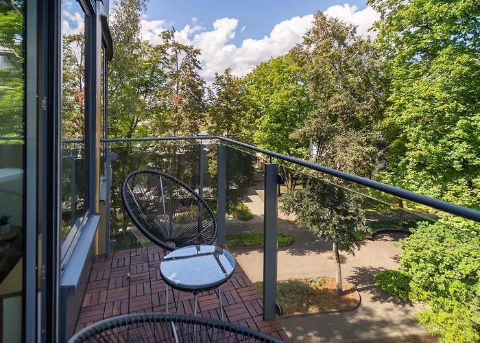 2 Bedroom Apt, 2 Garage Spots & Balconies, Self Check-In, By Cohost