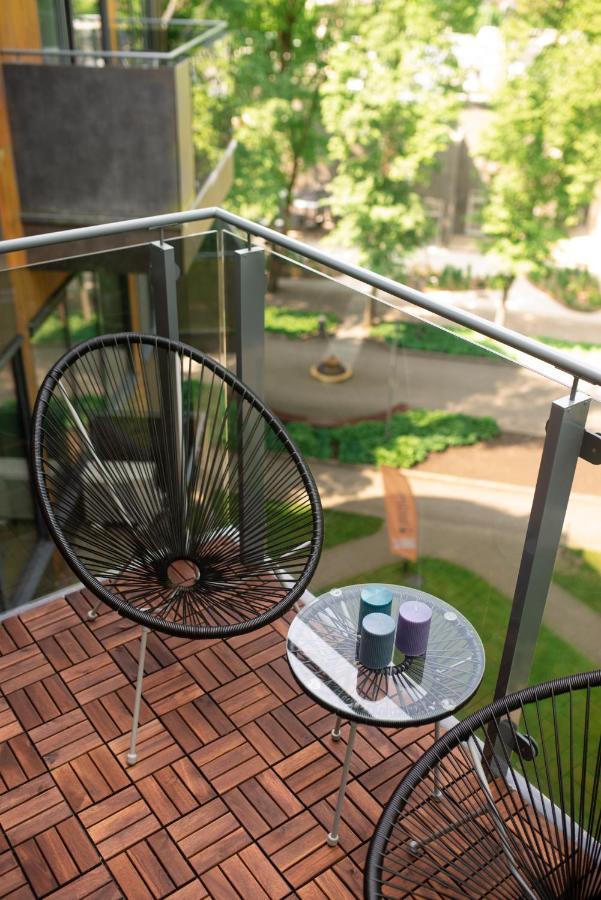 Apartment 2 Bedroom Apt, 2 Garage Spots & Balconies, Self Check-in, By Cohost *