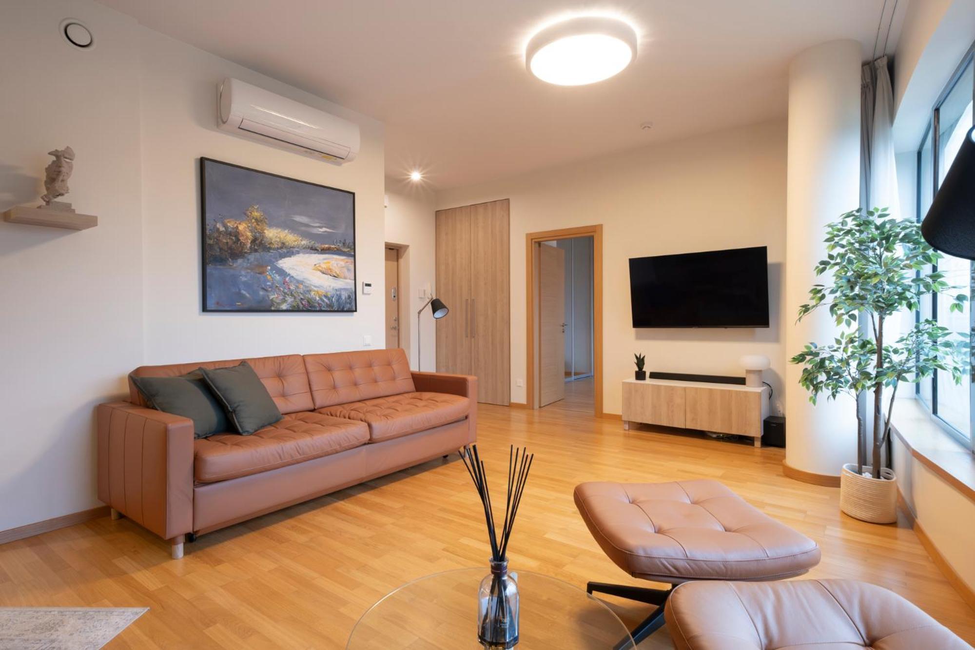 Apartment 2 Bedroom Apt, 2 Garage Spots & Balconies, Self Check-in, By Cohost Druskininkai