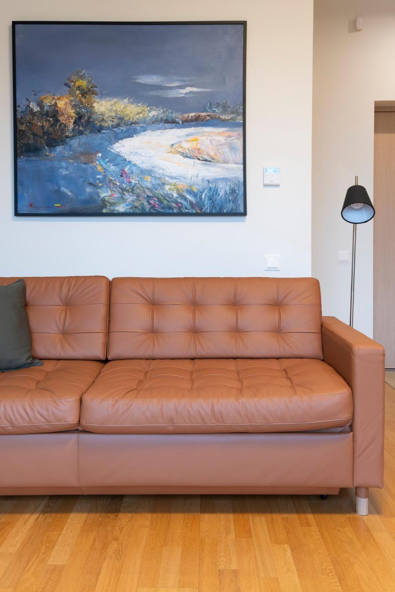 2 Bedroom Apt, 2 Garage Spots & Balconies, Self Check-in, By Cohost Apartment *