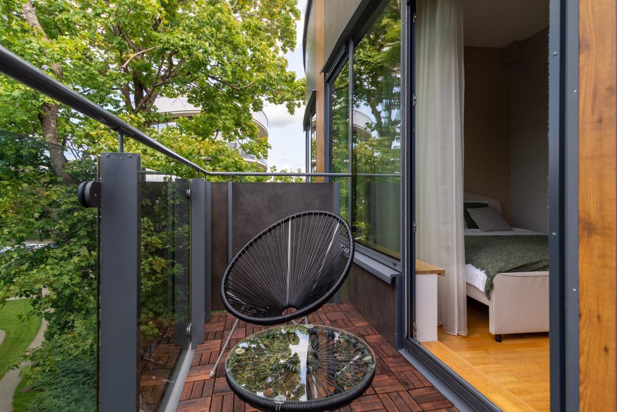 2 Bedroom Apt, 2 Garage Spots & Balconies, Self Check-in, By Cohost * Druskininkai