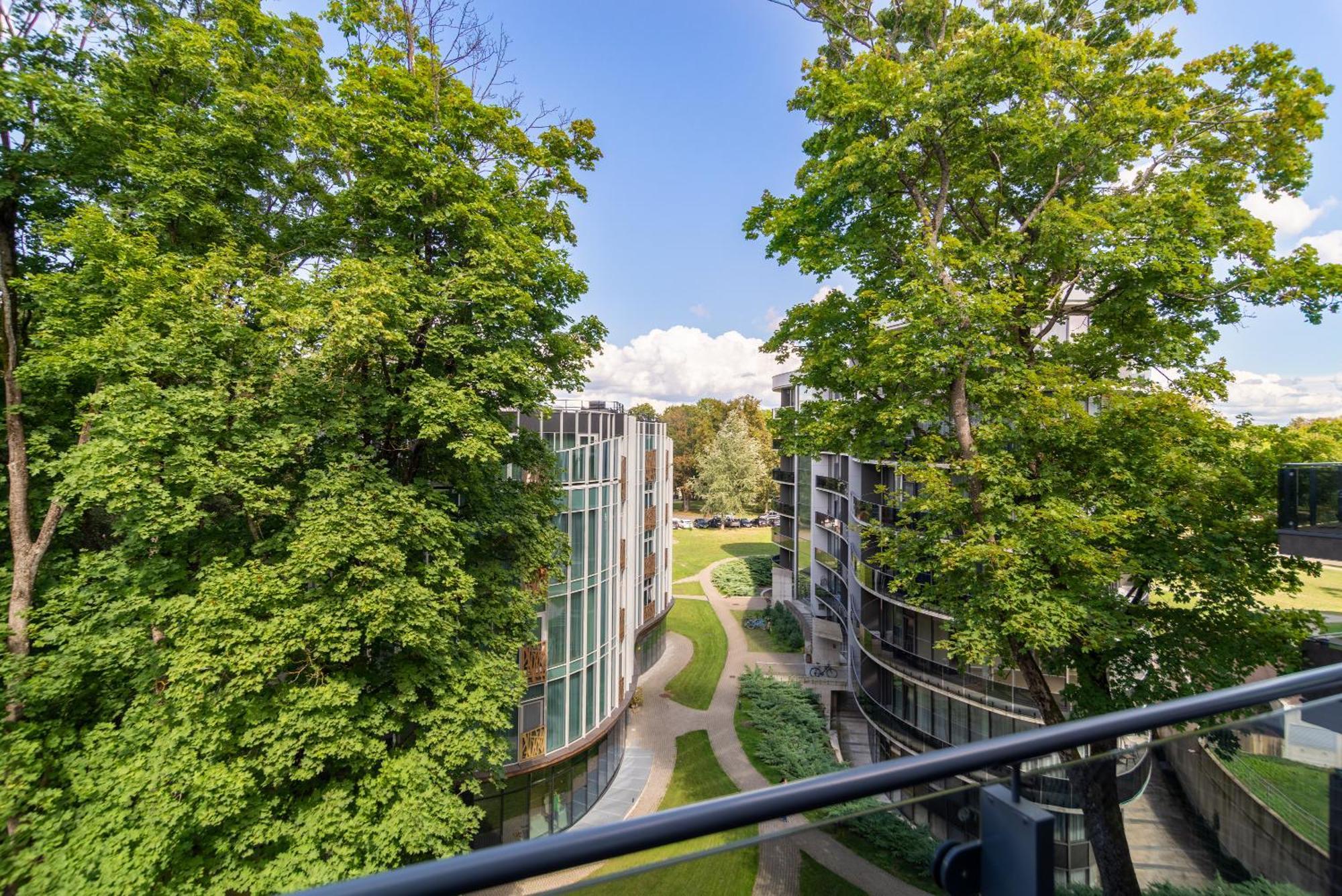 2 Bedroom Apt, 2 Garage Spots & Balconies, Self Check-in, By Cohost Druskininkai